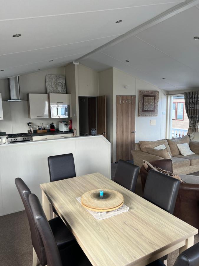 Lodge Caravan On Holiday Park Chichester Eksteriør billede