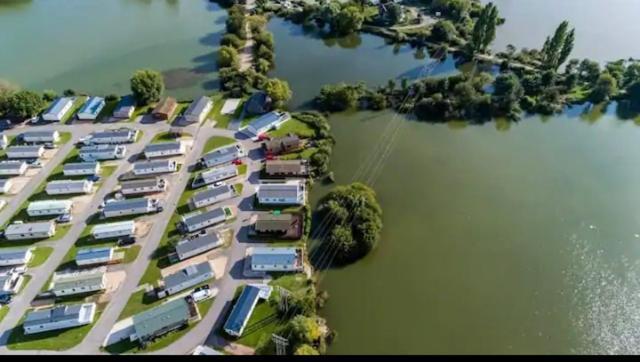Lodge Caravan On Holiday Park Chichester Eksteriør billede