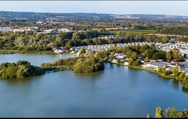 Lodge Caravan On Holiday Park Chichester Eksteriør billede